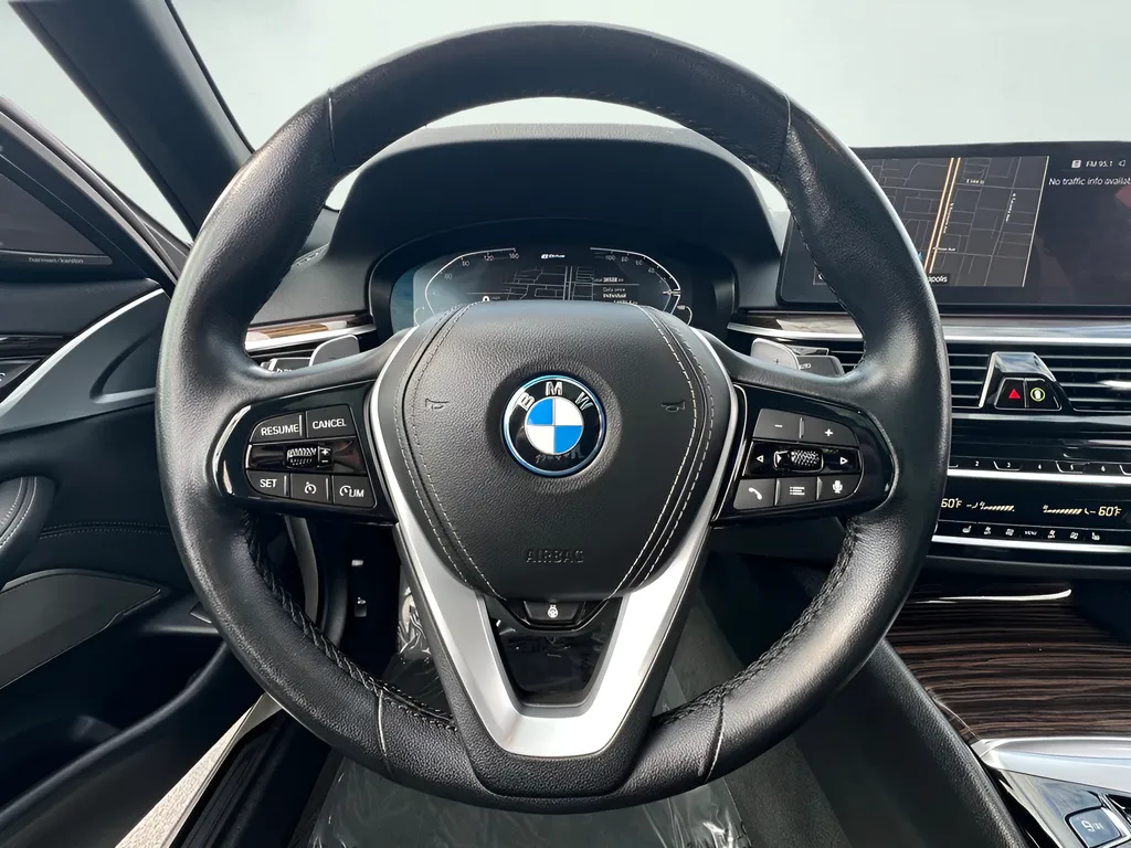 2023 BMW 5 Series 530e - Photo 39