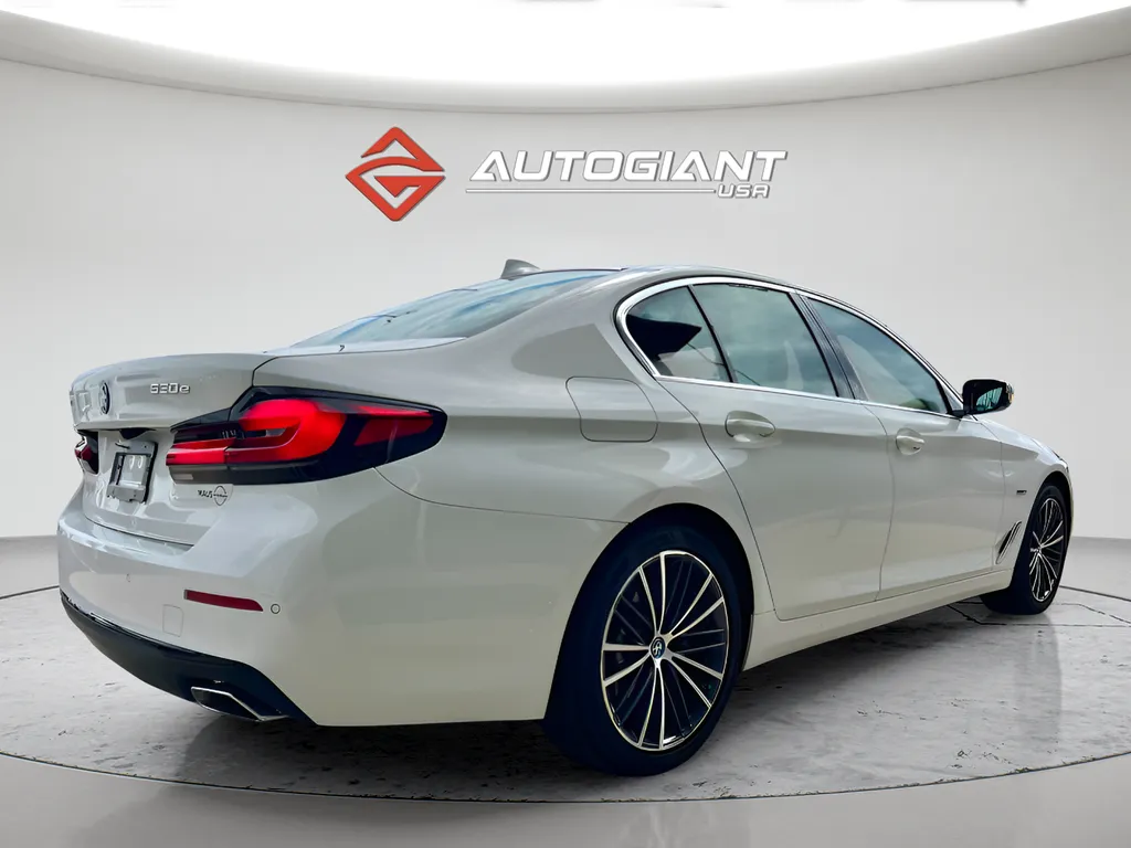 2023 BMW 5 Series 530e - Photo 8