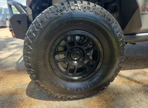 Photos of 2020 Jeep Gladiator Mojave for sale in Indianapolis, IN at AutoGiant USA Indianapolis