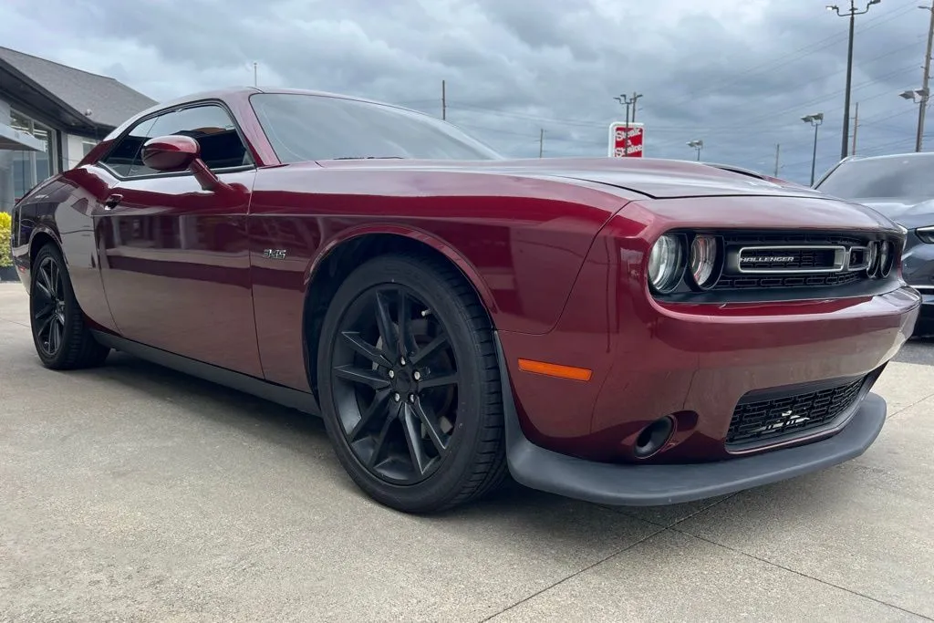 2023 Dodge Challenger R/T photo 4