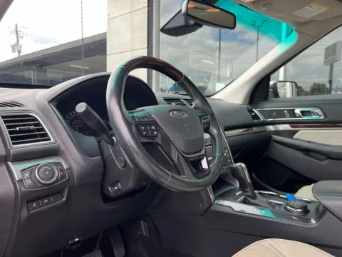 Photos of 2017 Ford Explorer Platinum for sale in Indianapolis, IN at AutoGiant USA Indianapolis