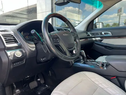 Photos of 2017 Ford Explorer Platinum for sale in Indianapolis, IN at AutoGiant USA Indianapolis