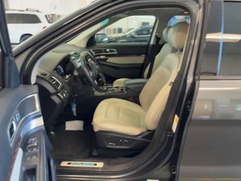 More photos of 2017 Ford Explorer Platinum at AutoGiant USA Indianapolis, IN