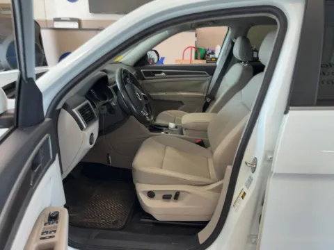 More photos of 2018 Volkswagen Atlas 3.6L V6 SE at AutoGiant USA Indianapolis, IN