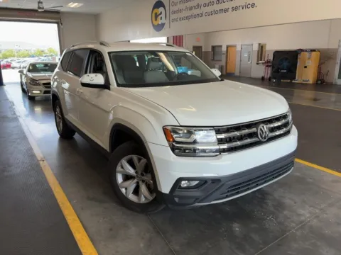 Photos of 2018 Volkswagen Atlas 3.6L V6 SE for sale in Indianapolis, IN at AutoGiant USA Indianapolis