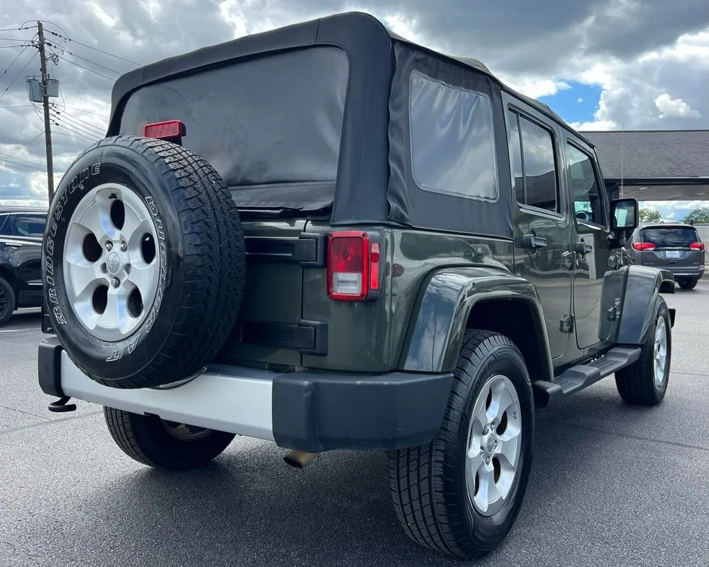 2015 Jeep Wrangler Unlimited Sahara photo 3