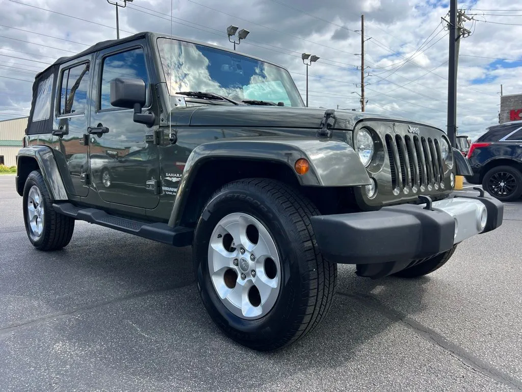 2015 Jeep Wrangler Unlimited Sahara photo 4