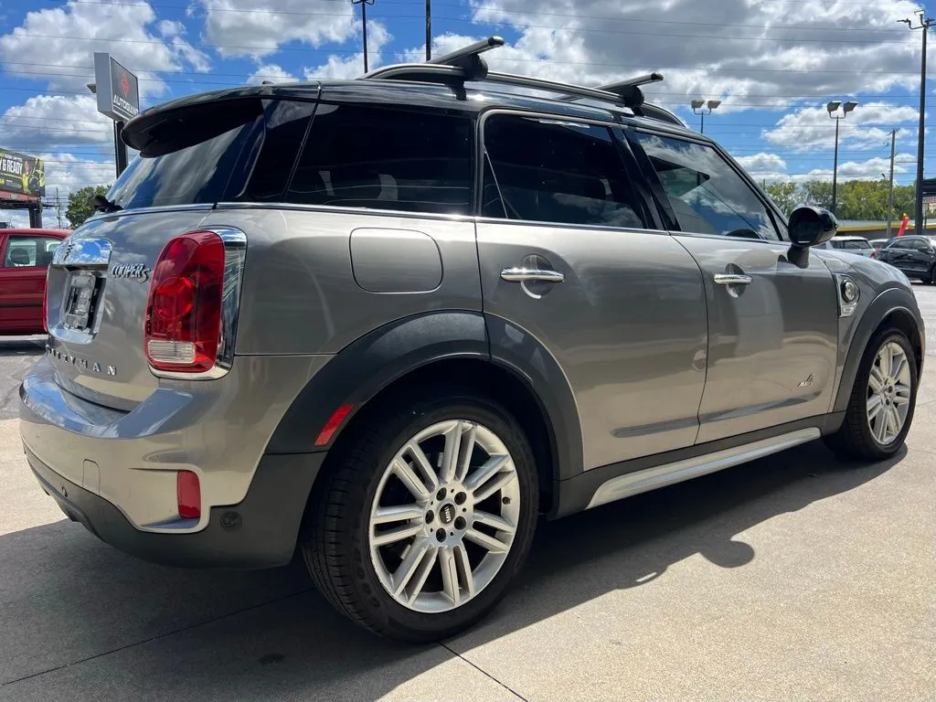 2019 Mini Cooper S E photo 2