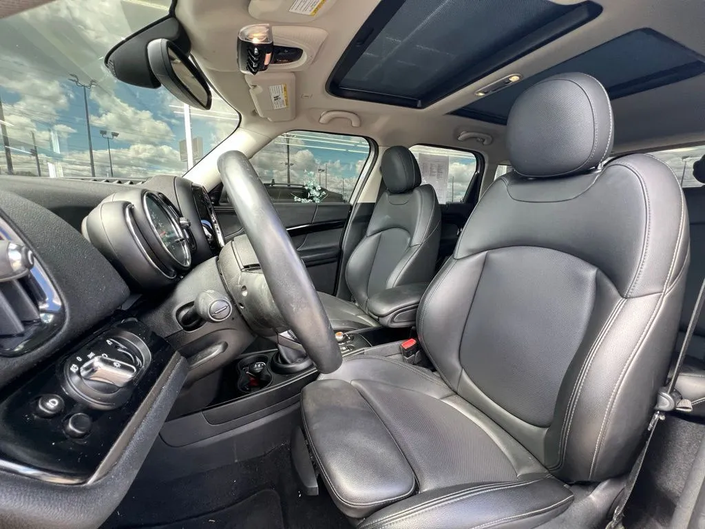 2019 Mini Cooper S E photo 4