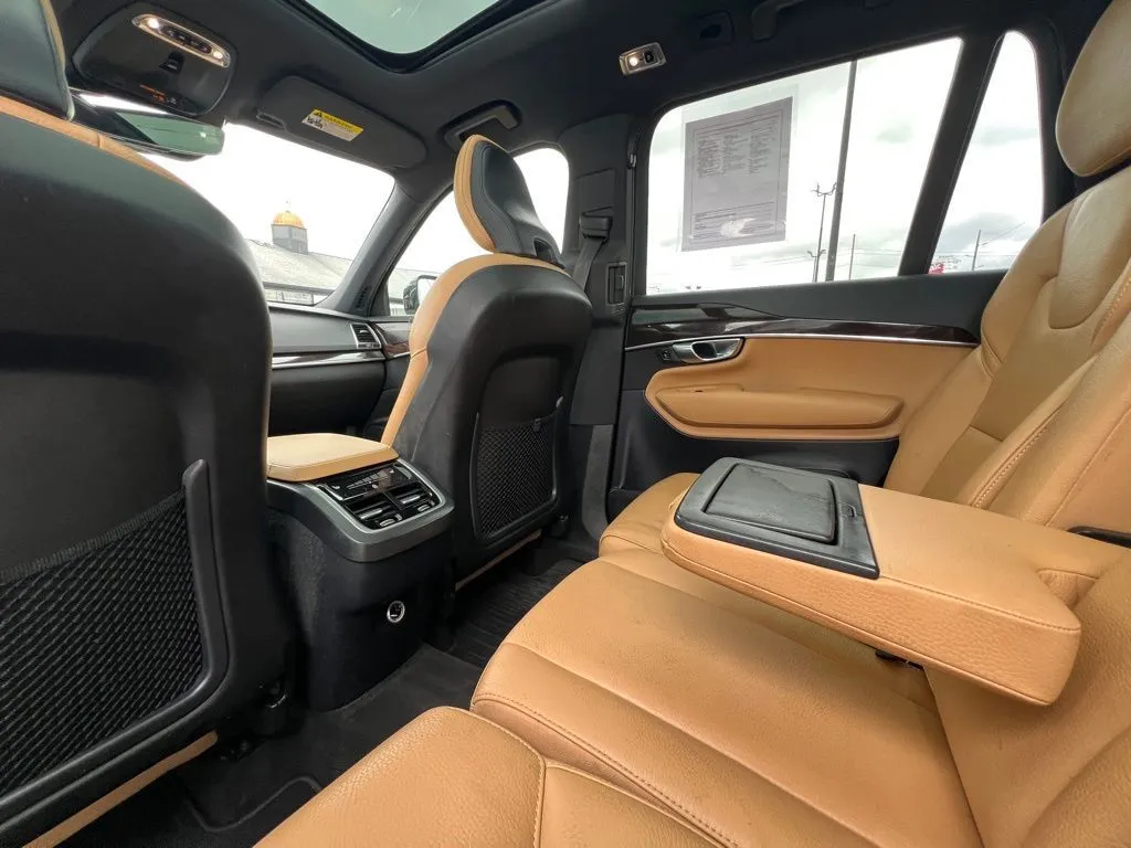 Photos of 2019 Volvo XC90 T6 Momentum for sale in Indianapolis, IN at AutoGiant USA Indianapolis