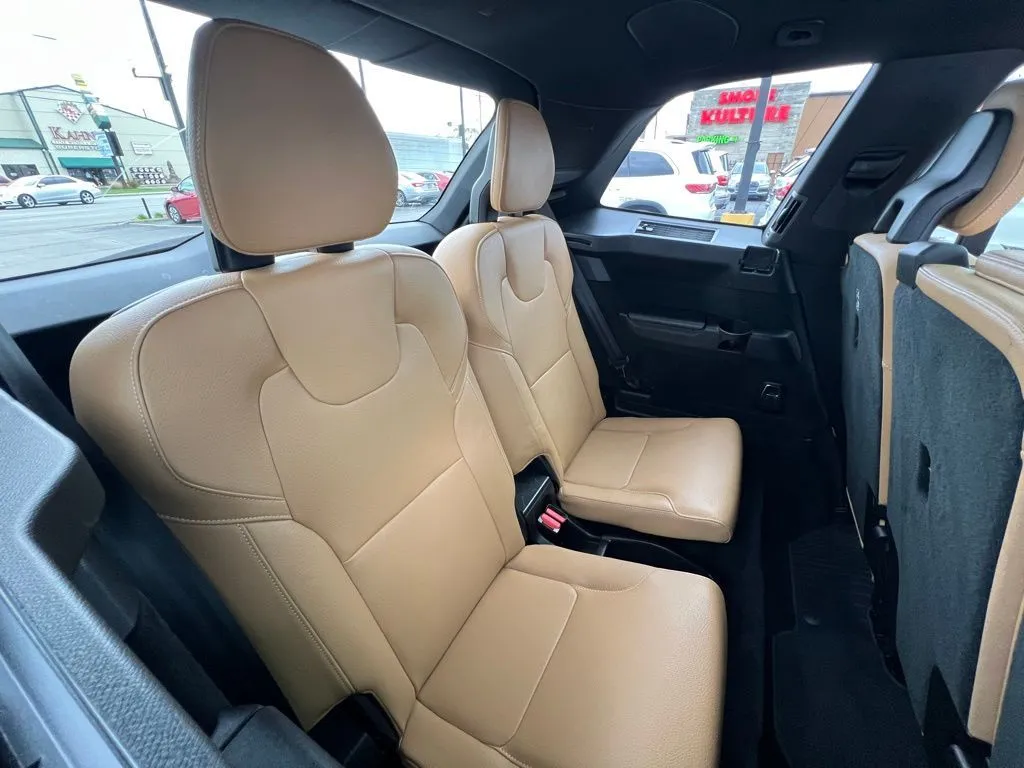 Another view of 2019 Volvo XC90 T6 Momentum for sale in Indianapolis, IN at AutoGiant USA Indianapolis