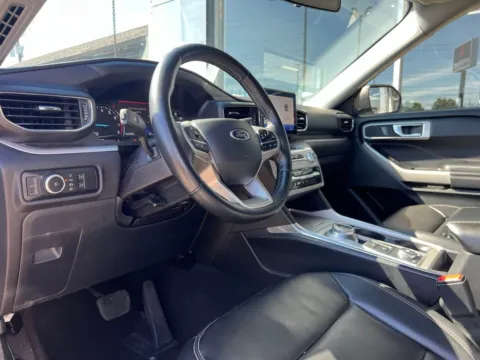 Photos of 2023 Ford Explorer XLT for sale in Indianapolis, IN at AutoGiant USA Indianapolis