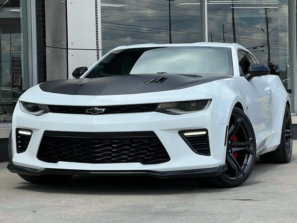 White 2018 Chevrolet Camaro SS for sale in Indianapolis, IN
