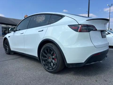 More photos of 2021 Tesla Model Y Long Range at AutoGiant USA Indianapolis, IN