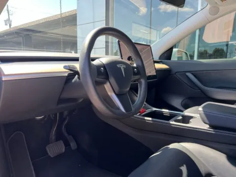 Photos of 2021 Tesla Model Y Long Range for sale in Indianapolis, IN at AutoGiant USA Indianapolis