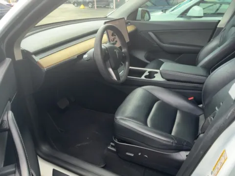 More photos of 2021 Tesla Model Y Long Range at AutoGiant USA Indianapolis, IN