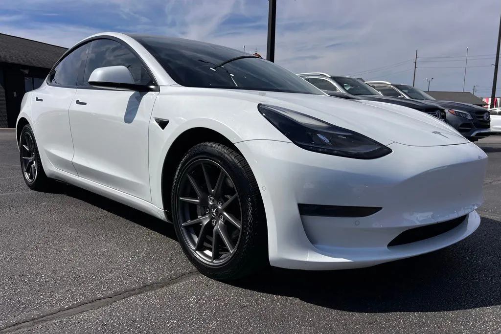 2021 Tesla Model 3 Standard Range Plus photo 4