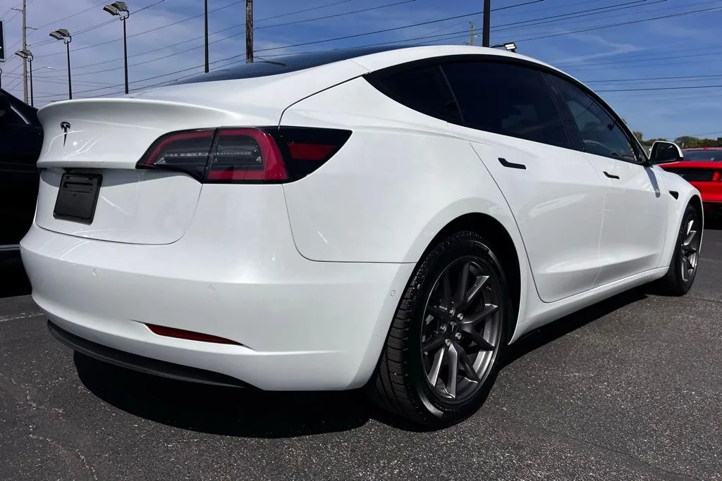 2021 Tesla Model 3 Standard Range Plus photo 3