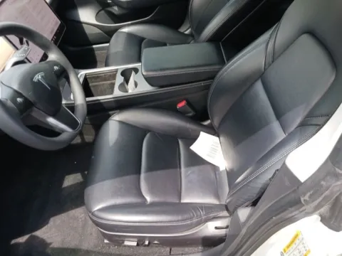 More photos of 2021 Tesla Model 3 Standard Range Plus at AutoGiant USA Indianapolis, IN