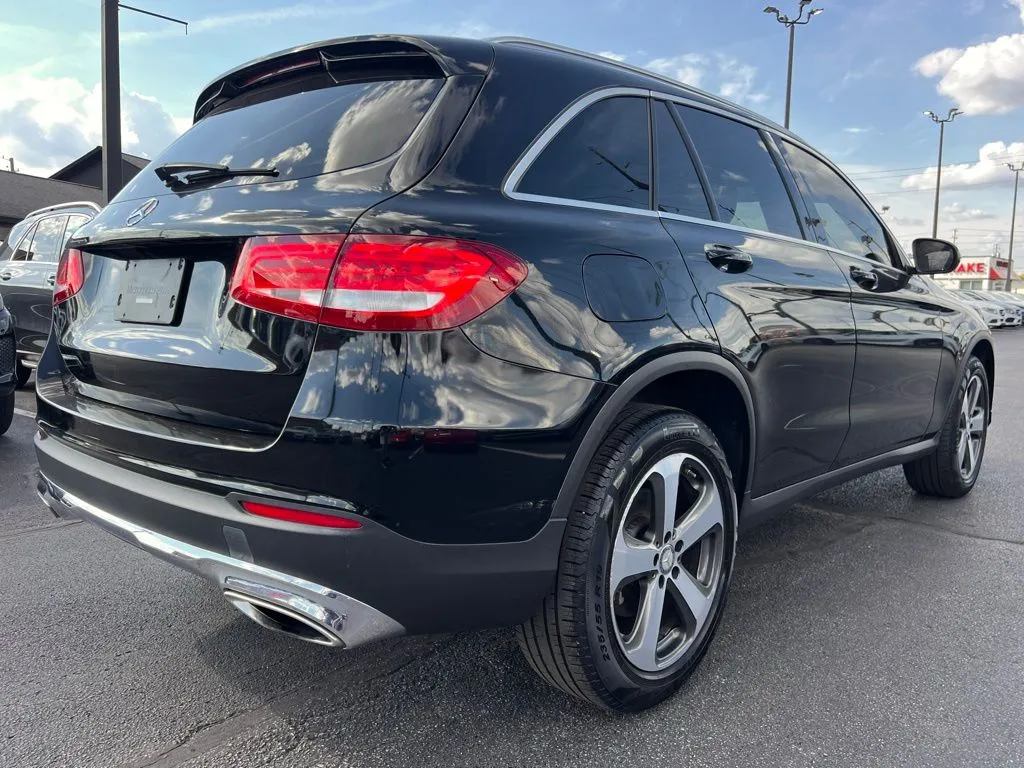 2016 Mercedes Benz GLC 300 photo 2