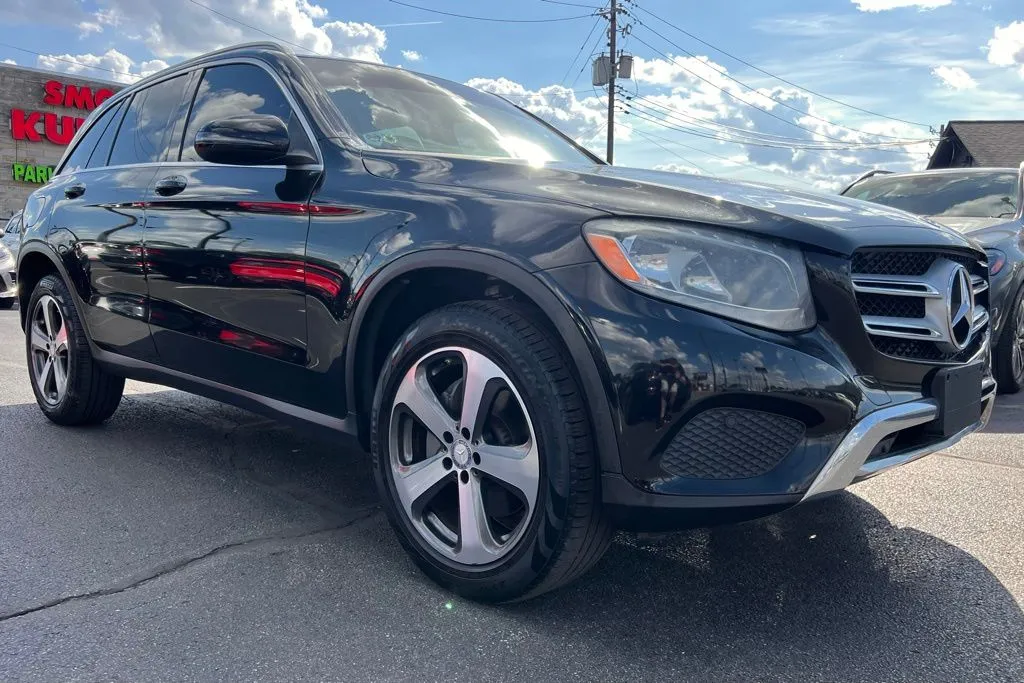 2016 Mercedes Benz GLC 300 photo 3