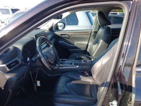 More photos of 2020 Toyota Highlander Platinum at AutoGiant USA Indianapolis, IN