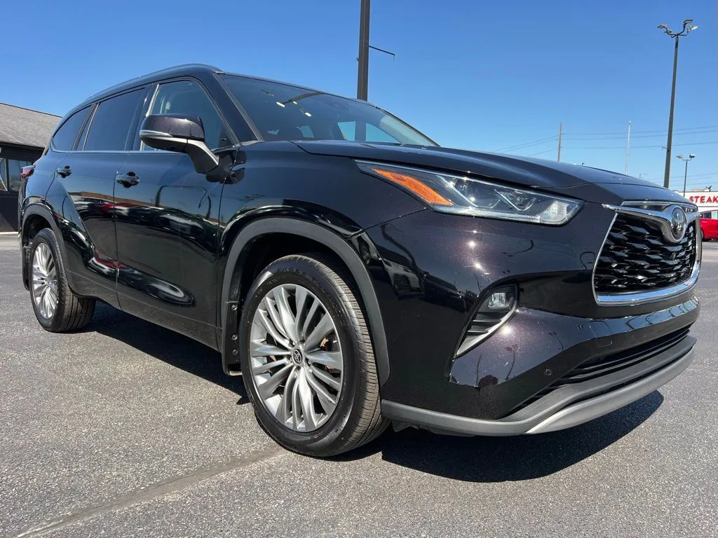 2020 Toyota Highlander Platinum photo 2