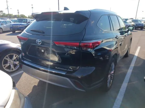 Another view of 2020 Toyota Highlander Platinum for sale in Indianapolis, IN at AutoGiant USA Indianapolis