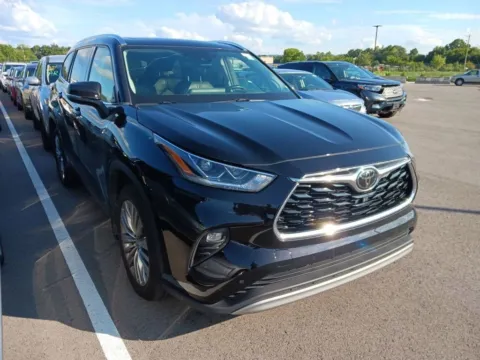 Photos of 2020 Toyota Highlander Platinum for sale in Indianapolis, IN at AutoGiant USA Indianapolis
