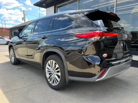 Another view of 2020 Toyota Highlander Platinum for sale in Indianapolis, IN at AutoGiant USA Indianapolis