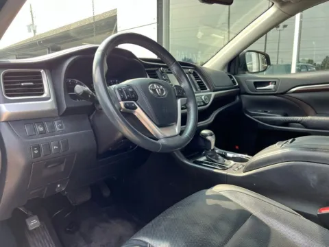 Photos of 2016 Toyota Highlander Limited for sale in Indianapolis, IN at AutoGiant USA Indianapolis