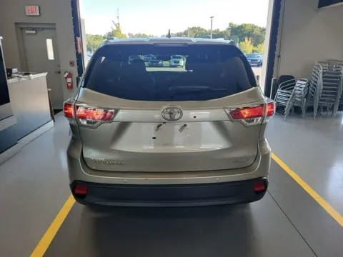 Another view of 2016 Toyota Highlander Limited for sale in Indianapolis, IN at AutoGiant USA Indianapolis