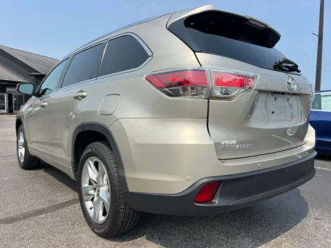 More photos of 2016 Toyota Highlander Limited at AutoGiant USA Indianapolis, IN