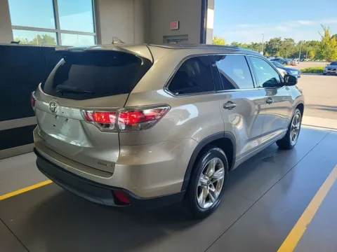 More photos of 2016 Toyota Highlander Limited at AutoGiant USA Indianapolis, IN