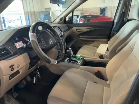 More photos of 2016 Honda Pilot EX at AutoGiant USA Indianapolis, IN