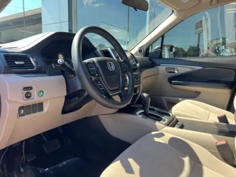 Photos of 2016 Honda Pilot EX for sale in Indianapolis, IN at AutoGiant USA Indianapolis
