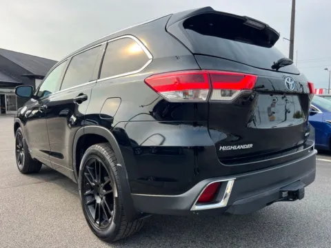 More photos of 2017 Toyota Highlander Hybrid Limited Platinum at AutoGiant USA Indianapolis, IN