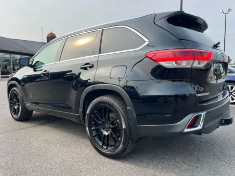 More photos of 2017 Toyota Highlander Hybrid Limited Platinum at AutoGiant USA Indianapolis, IN