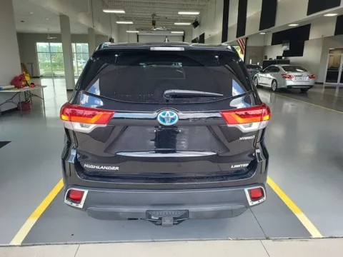 Another view of 2017 Toyota Highlander Hybrid Limited Platinum for sale in Indianapolis, IN at AutoGiant USA Indianapolis