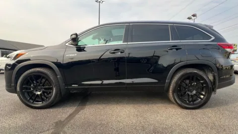 Another view of 2017 Toyota Highlander Hybrid Limited Platinum for sale in Indianapolis, IN at AutoGiant USA Indianapolis