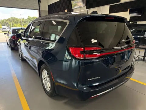 Photos of 2022 Chrysler Pacifica Touring L for sale in Indianapolis, IN at AutoGiant USA Indianapolis