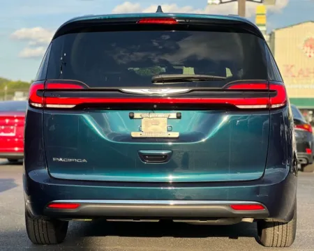 More photos of 2022 Chrysler Pacifica Touring L at AutoGiant USA Indianapolis, IN