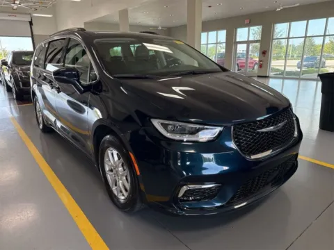More photos of 2022 Chrysler Pacifica Touring L at AutoGiant USA Indianapolis, IN