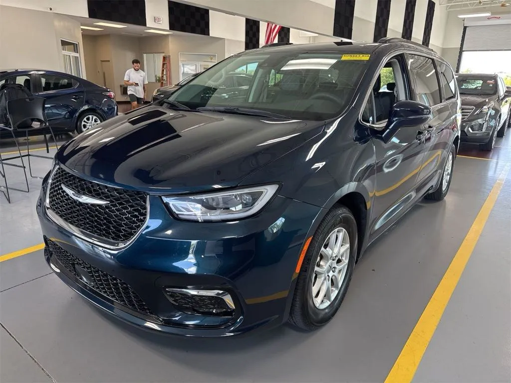 Blue 2022 Chrysler Pacifica Touring L for sale in Indianapolis, IN