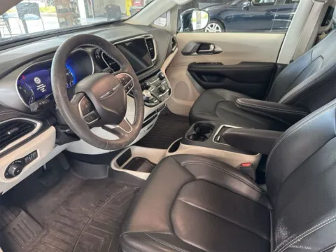 More photos of 2022 Chrysler Pacifica Touring L at AutoGiant USA Indianapolis, IN