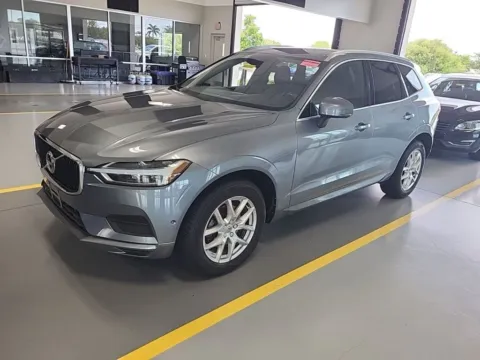 Silver 2018 Volvo XC60 T5 Momentum for sale in Indianapolis, IN