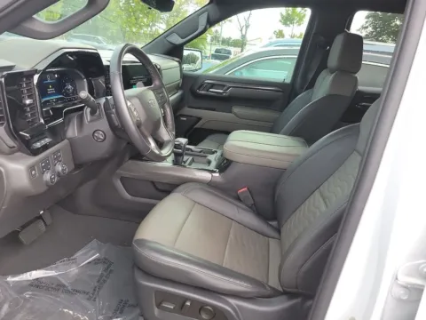 More photos of 2023 Chevrolet Silverado 1500 ZR2 at AutoGiant USA Indianapolis, IN