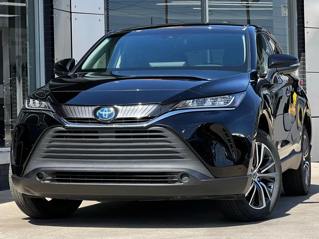 Black 2021 Toyota Venza LE for sale in Indianapolis, IN