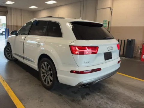 Another view of 2019 Audi Q7 45 Premium Plus for sale in Indianapolis, IN at AutoGiant USA Indianapolis