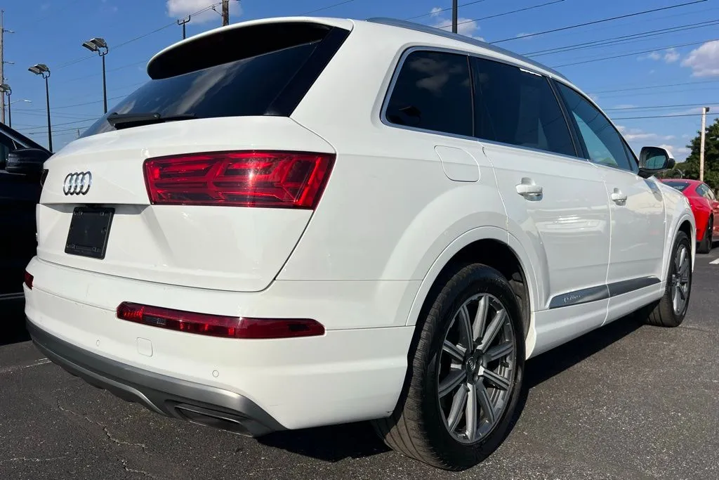 2019 Audi Q7 45 Premium Plus photo 2
